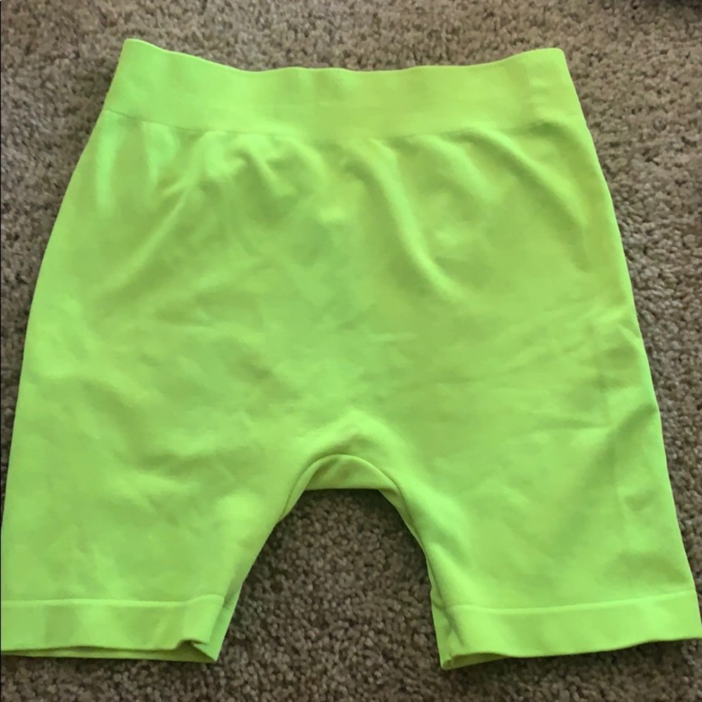 short - Picture 3 of 3